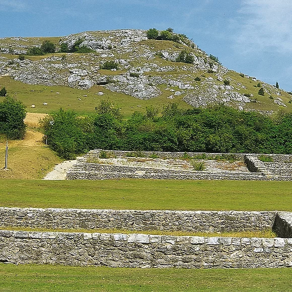 Villa Rustica am Fuße des Riegelbergs Die Überreste der Mauern einer Villa Rustica am Fuße des Riegelbergs