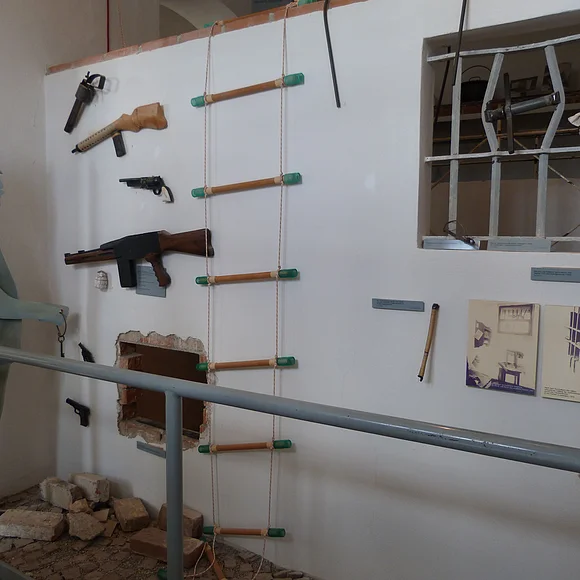 Basteleien für Fluchtversuche Ausgestellte Fluchtinstrumente