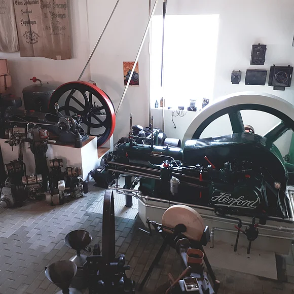 Maschinen im Land- und Technikmuseum Unterschneidheim Blick auf verschiedene Maschinen im Land- und Technikmuseum Unterschneidheim