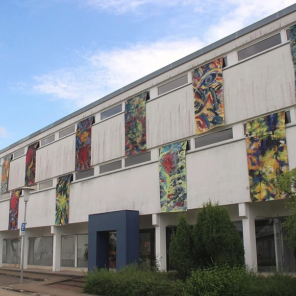 KunstMuseum Donau-Ries Kosmosfahnen von Annette Steinacker-Holst beim Kunstpfad 2019