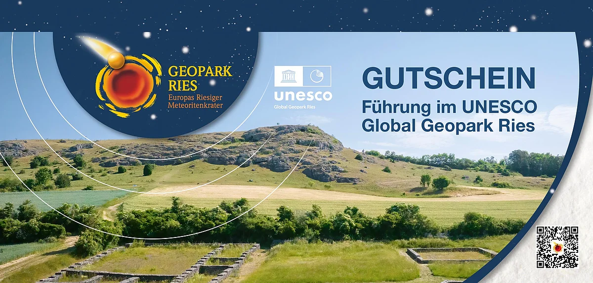 Auf dem Gutschein für eine Führung im UNESCO Global Geopark Ries ist der Riegelberg und die Fundamente einer römischen Villa rustica zu sehen.