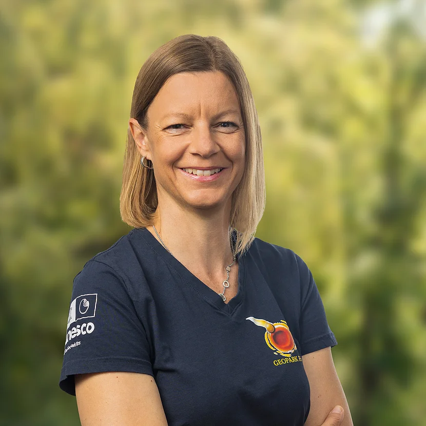 Porträtfoto der Mitarbeiterin Cornelia Bäuml.