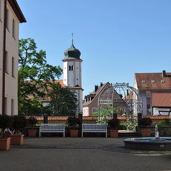 Schlosshof Der Schlosshof mit Springbrunnen