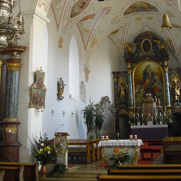 Innenansicht Blick auf den Altarbereich